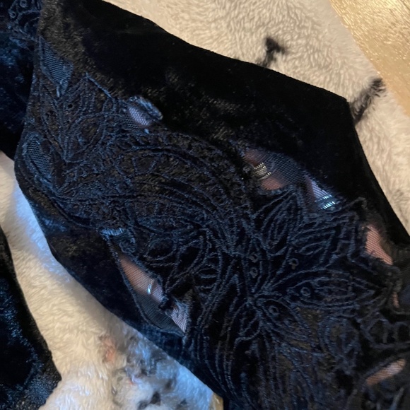 SOLD VELVET TOP - Picture 4 of 10